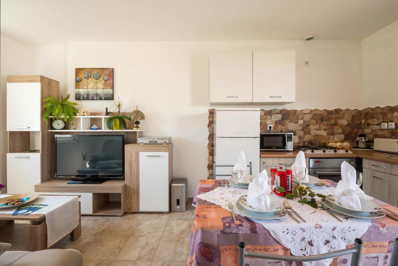 Apartment Radeki Glavica 112B Loborika エクステリア 写真